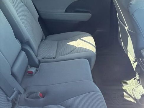 Used 2023 Toyota Highlander LE AWD/4WD image 15