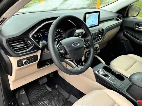 Certified 2022 Ford Escape SEL w/ Class II Trailer Tow Package image 17