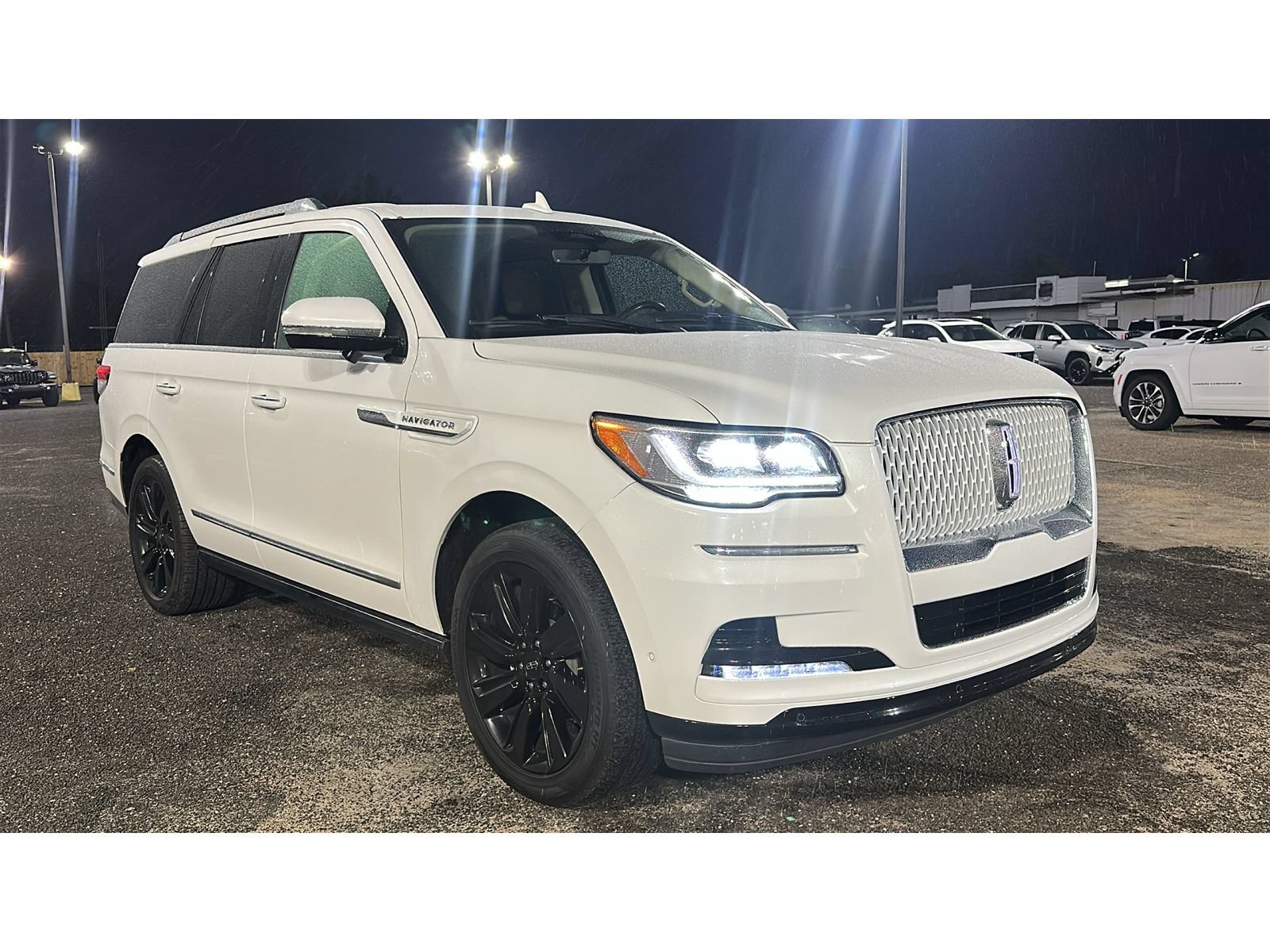 Used 2022 Lincoln Navigator Reserve AWD/4WD image 8
