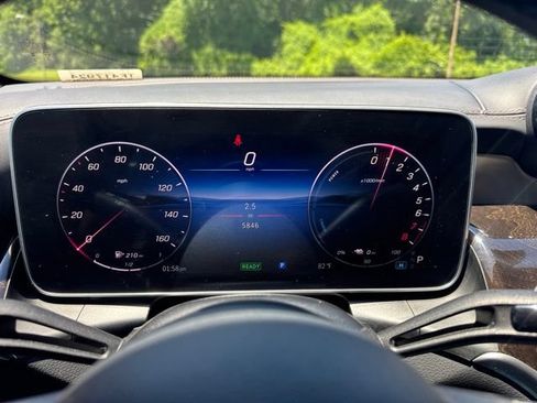 Used 2025 Mercedes-Benz GLC 350e 4MATIC image 24