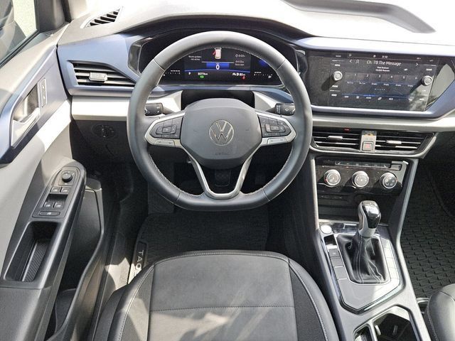 Used 2023 Volkswagen Taos SE w/ Panoramic Sunroof Package FWD image 5