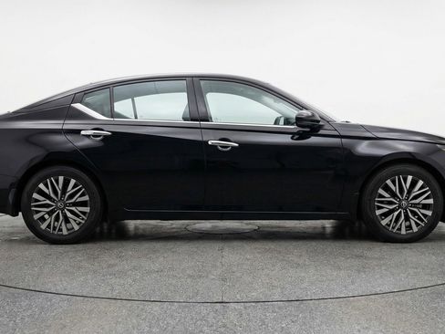 Used 2025 Nissan Altima 2.5 SV image 11