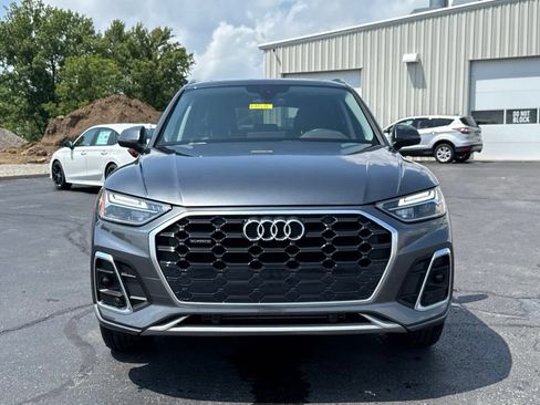 Used 2023 Audi Q5 2.0T Premium w/ Convenience Package AWD/4WD image 2