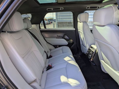 Used 2025 Land Rover Range Rover Sport SE image 29