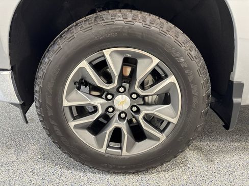 Used 2024 Chevrolet Silverado 1500 LT AWD/4WD image 41