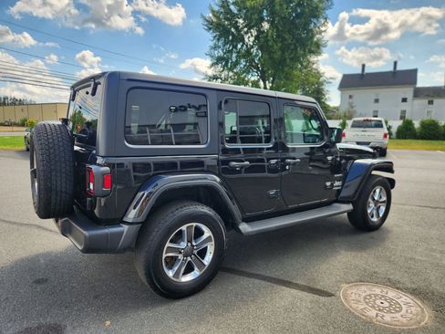 Used 2021 Jeep Wrangler Unlimited Sahara w/ Cold Weather Group AWD/4WD image 15