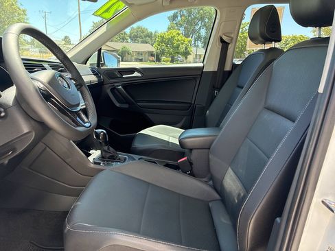 Used 2021 Volkswagen Tiguan SE w/ Panoramic Sunroof Package AWD/4WD image 7