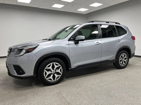 Used 2022 Subaru Forester Premium AWD/4WD image 6