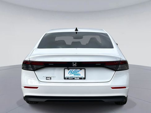 Certified 2025 Honda Accord SE image 5