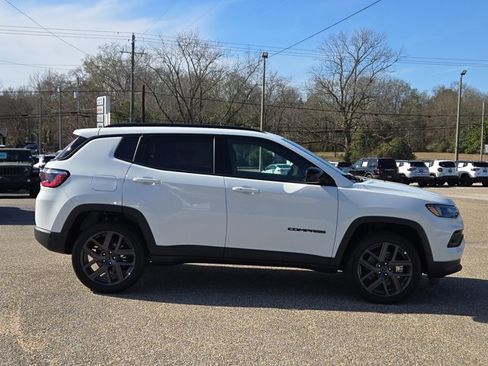 New 2026 Jeep Compass Latitude image 5
