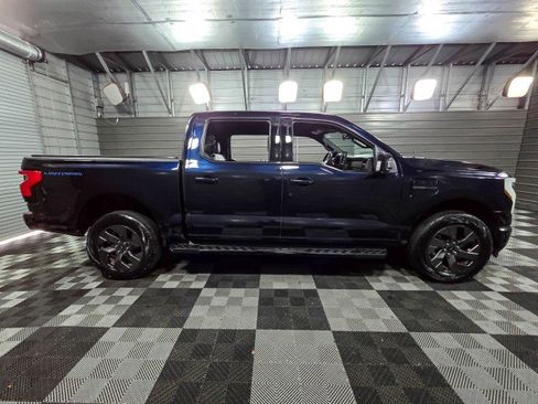 Used 2022 Ford F150 Lightning Lariat image 9