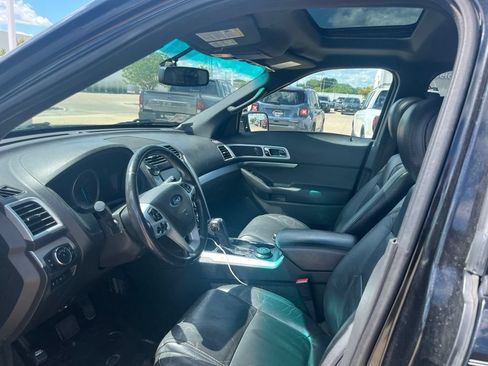 Used 2015 Ford Explorer XLT w/ Equipment Group 202B AWD/4WD image 10
