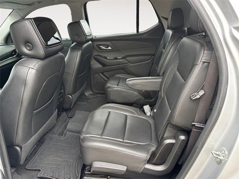 Used 2020 Chevrolet Traverse RS image 13