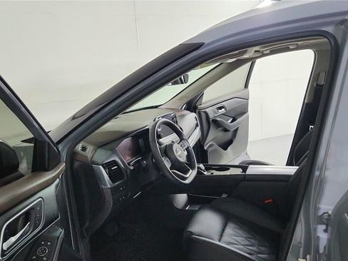Used 2023 Nissan Rogue Platinum w/ Platinum Premium Package FWD image 9