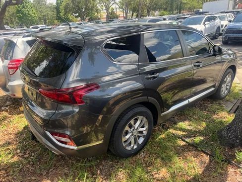Used 2020 Hyundai Santa Fe SE FWD image 2