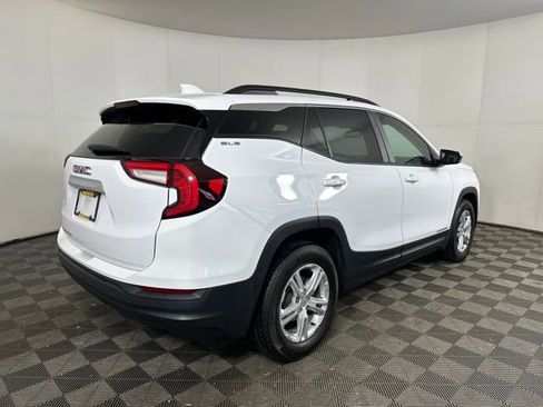 Used 2023 GMC Terrain SLE w/ Driver Convenience Package image 3