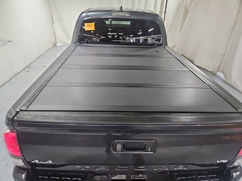 Used 2022 Toyota Tacoma Limited image 6