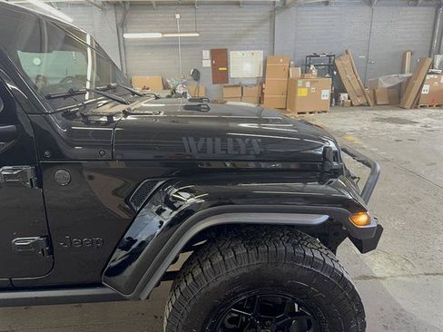 Used 2024 Jeep Gladiator Sport AWD/4WD image 9