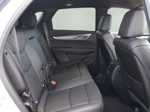New 2025 Cadillac XT5 Luxury image 17
