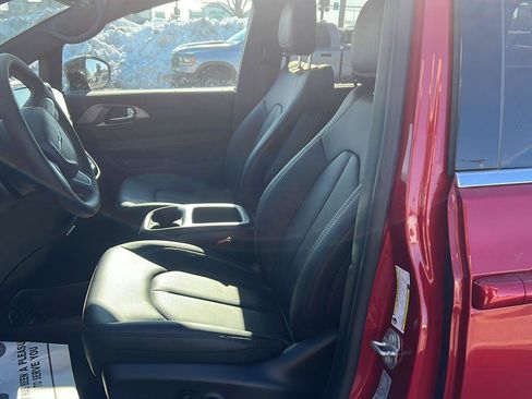 New 2026 Chrysler Pacifica Select AWD/4WD image 10