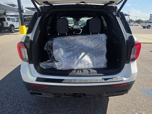 New 2026 Ford Explorer ST-Line w/ ST-Line Street Pack AWD/4WD image 9