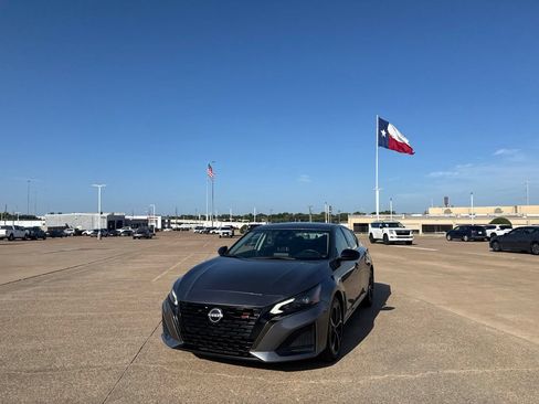Certified 2024 Nissan Altima 2.5 SR FWD image 7