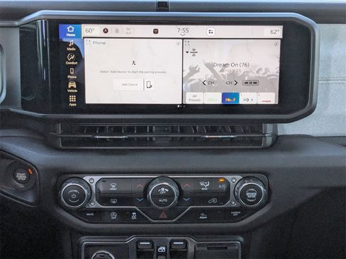 Used 2024 Jeep Gladiator Sport image 16