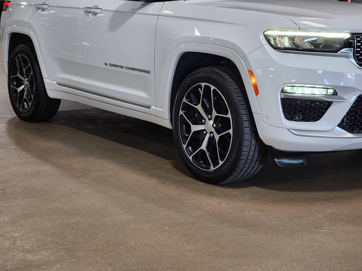 Used 2024 Jeep Grand Cherokee Summit AWD/4WD image 16