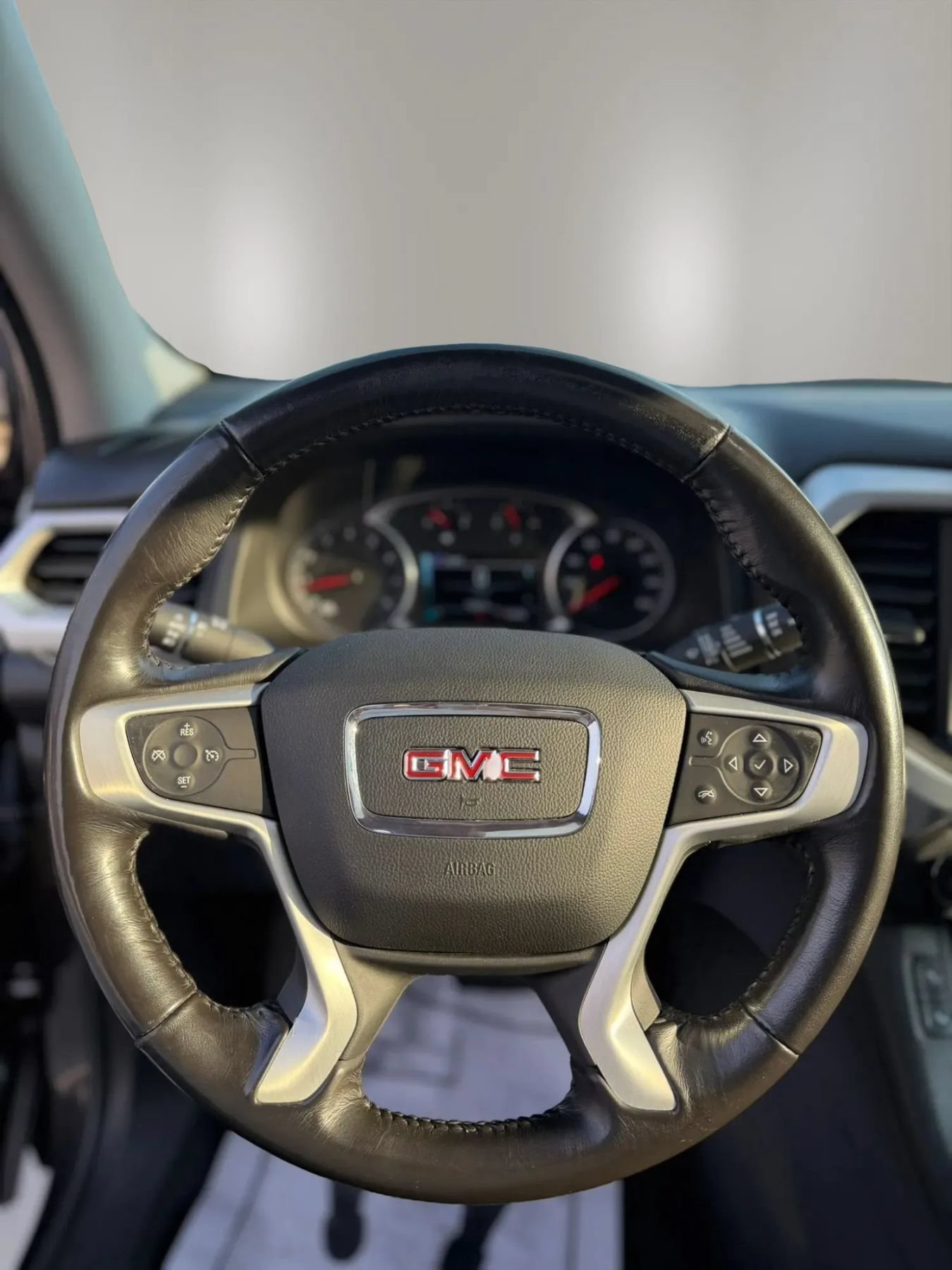 Used 2018 GMC Acadia SLE w/ Driver Alert Package I AWD/4WD image 13