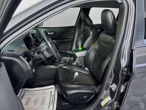 Used 2019 Jeep Cherokee Latitude Plus FWD image 11