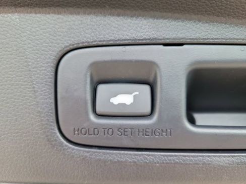 Used 2025 Honda CR-V EX-L image 9