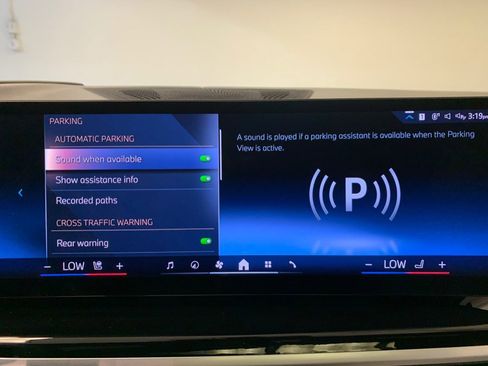 Used 2025 BMW X7 xDrive40i w/ Executive Package AWD/4WD image 32