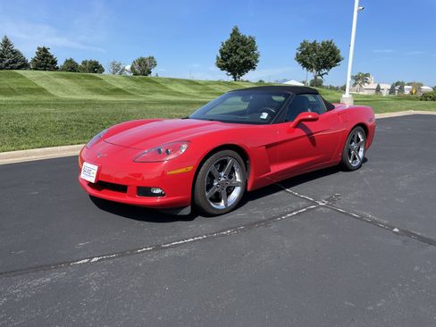 Used 2007 Chevrolet Corvette Convertible w/ Preferred Equipment Group RWD image 1