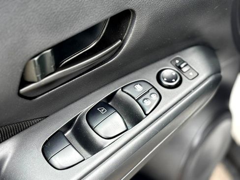 Used 2024 Nissan Kicks S image 11