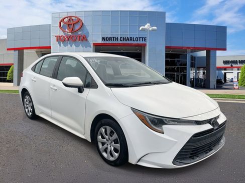 Used 2024 Toyota Corolla LE image 3