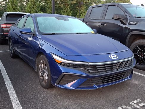 Certified 2024 Hyundai Elantra SEL FWD image 5