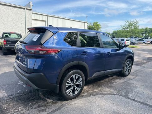 Used 2023 Nissan Rogue SV AWD/4WD image 3