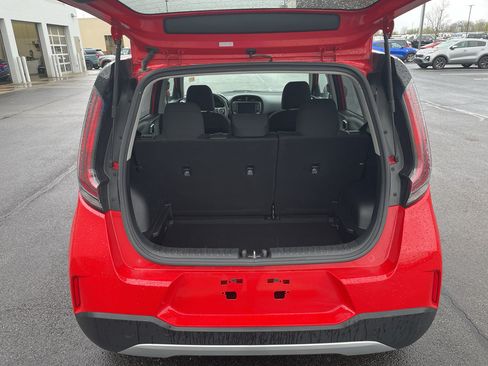Used 2025 Kia Soul LX w/ LX Technology Package FWD image 9