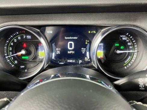 Used 2023 Jeep Wrangler Unlimited Sahara AWD/4WD image 16
