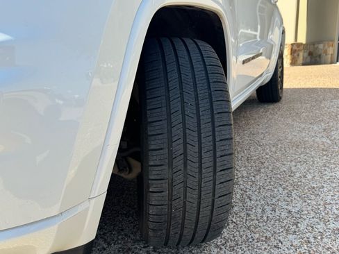 Used 2019 Jeep Grand Cherokee Altitude AWD/4WD image 29