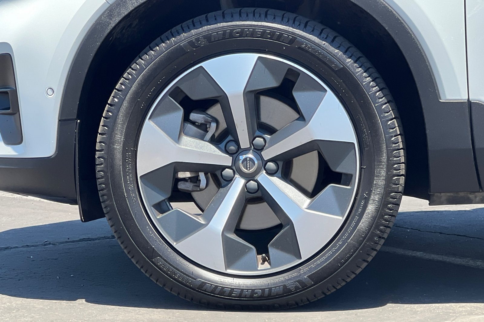 Used 2024 Volvo XC40 B5 Plus AWD/4WD image 26