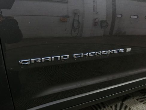 Used 2022 Jeep Grand Cherokee Limited 4xe image 7
