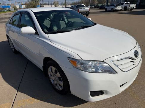 Used 2011 Toyota Camry LE image 7