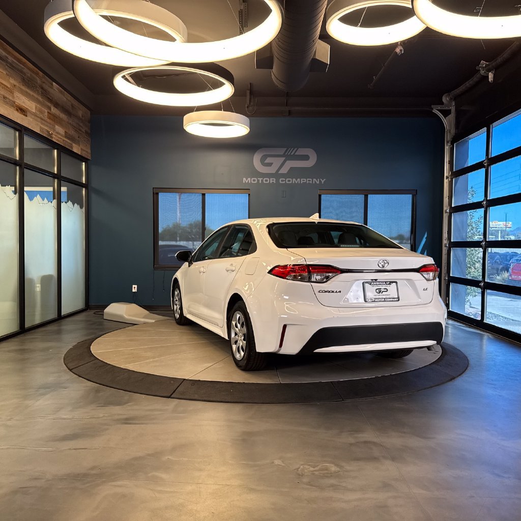 Used 2021 Toyota Corolla LE FWD image 5