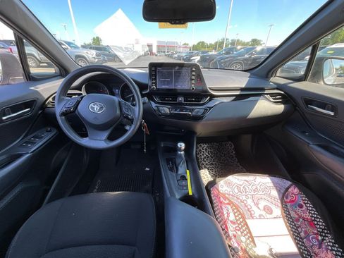 Used 2019 Toyota C-HR LE FWD image 7