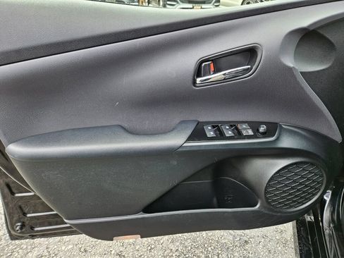 Used 2017 Toyota Prius Two w/ Prius Two Safety Plus Package FWD image 18