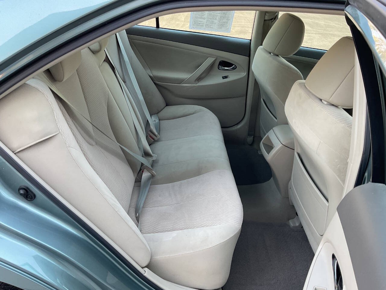 Used 2011 Toyota Camry LE FWD image 30