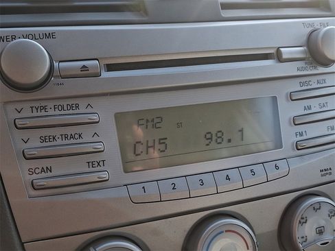 Used 2010 Toyota Camry LE image 16