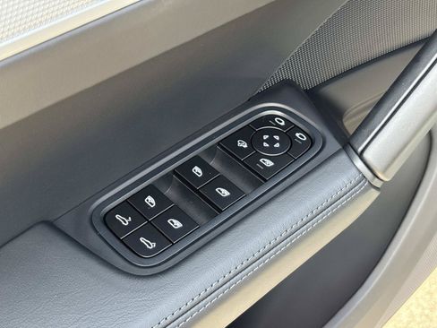 Used 2024 Porsche Cayenne Coupe AWD/4WD image 14