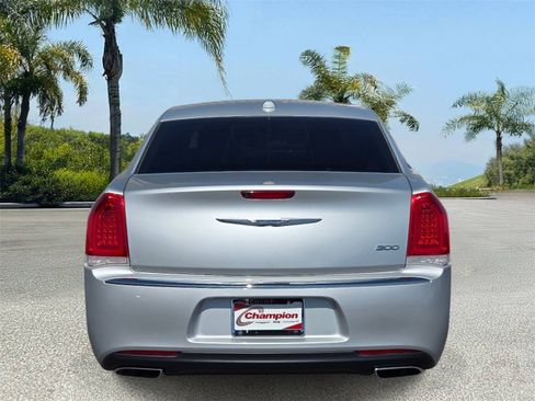 Used 2023 Chrysler 300 Touring RWD image 5